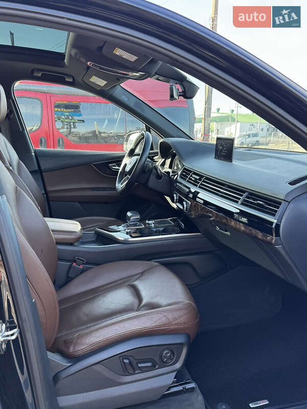 Позашляховик / Кросовер Audi Q7 2016 в Умані