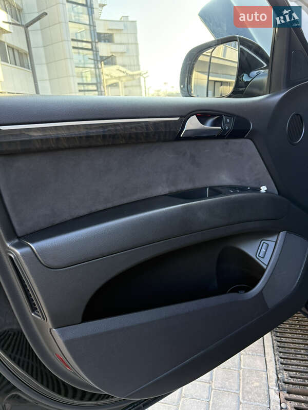 Позашляховик / Кросовер Audi Q7 2010 в Одесі