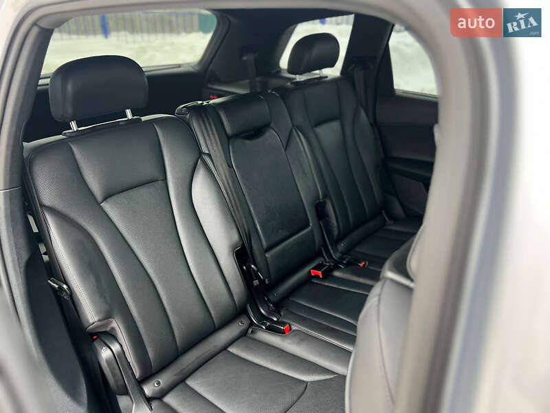 Позашляховик / Кросовер Audi Q7 2017 в Києві
