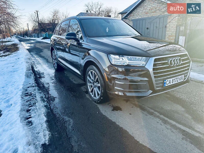 Позашляховик / Кросовер Audi Q7 2016 в Городищеві