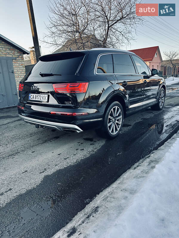 Позашляховик / Кросовер Audi Q7 2016 в Городищеві