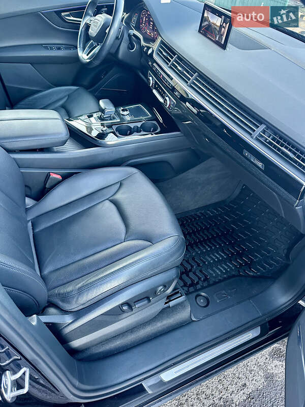 Позашляховик / Кросовер Audi Q7 2016 в Городищеві