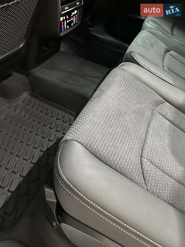 Позашляховик / Кросовер Audi Q7 2025 в Дніпрі