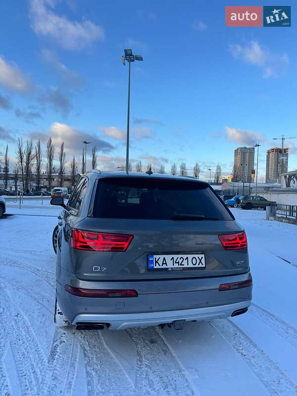 Позашляховик / Кросовер Audi Q7 2017 в Києві