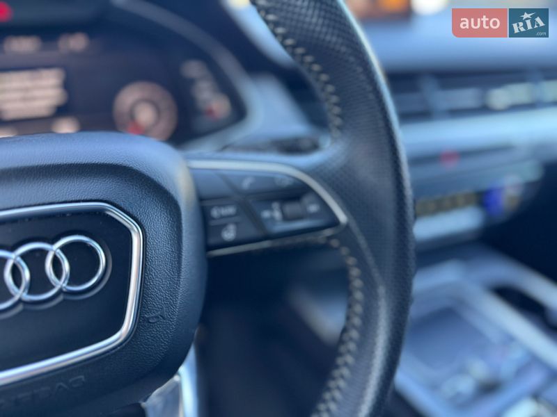 Внедорожник / Кроссовер Audi Q7 2017 в Ровно