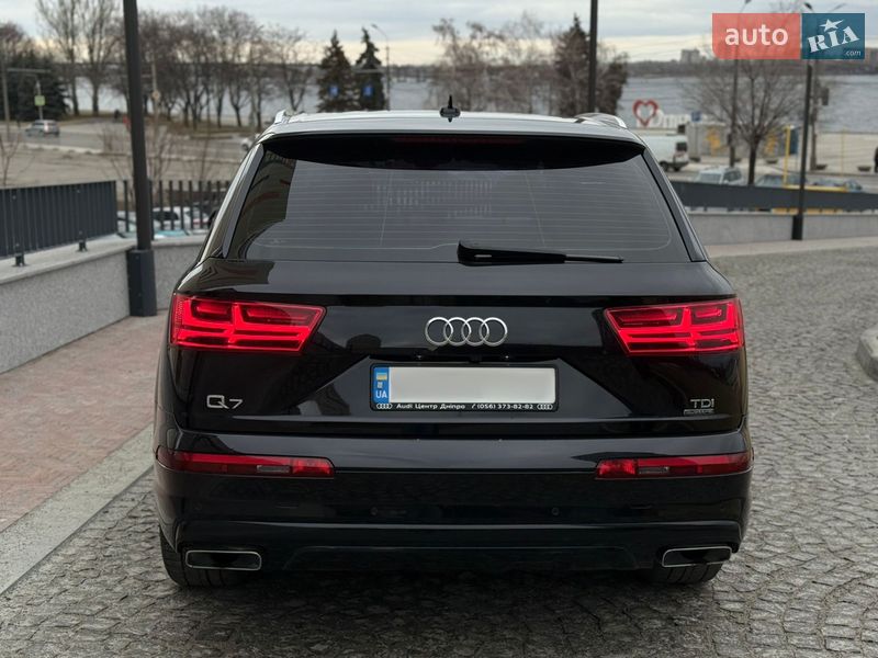 Внедорожник / Кроссовер Audi Q7 2017 в Днепре