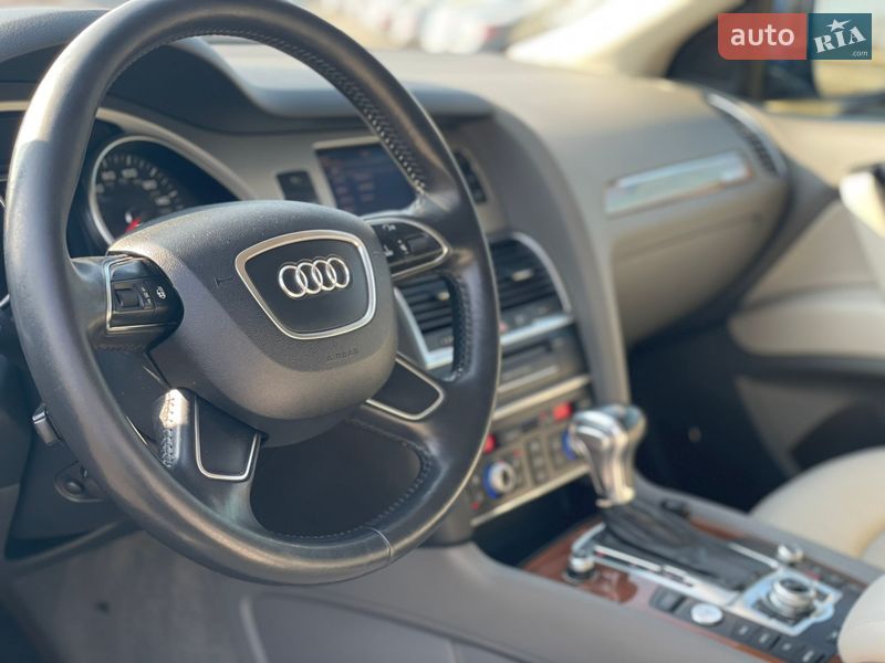 Внедорожник / Кроссовер Audi Q7 2013 в Хусте
