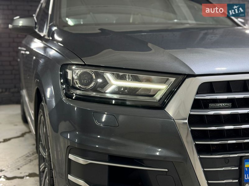 Внедорожник / Кроссовер Audi Q7 2015 в Киеве