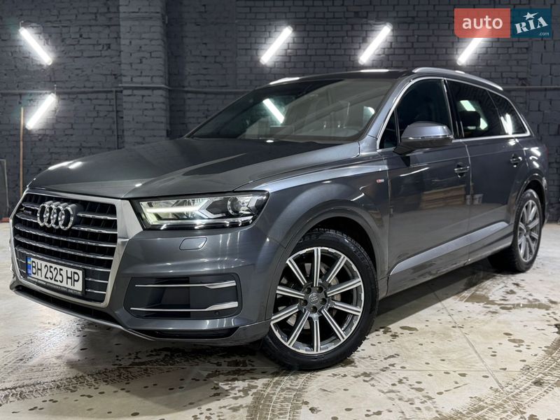 Внедорожник / Кроссовер Audi Q7 2015 в Киеве