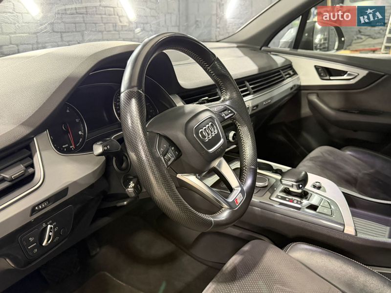 Внедорожник / Кроссовер Audi Q7 2015 в Киеве