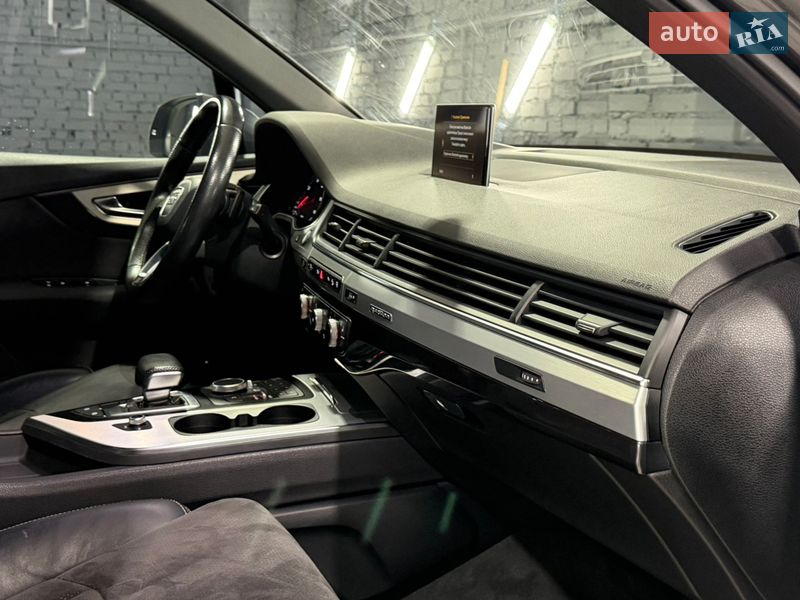Внедорожник / Кроссовер Audi Q7 2015 в Киеве