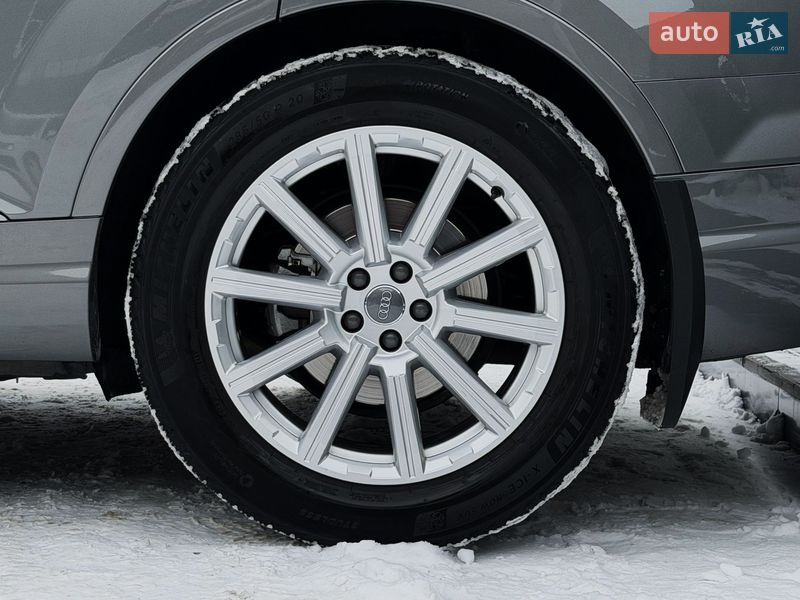 Внедорожник / Кроссовер Audi Q7 2015 в Киеве
