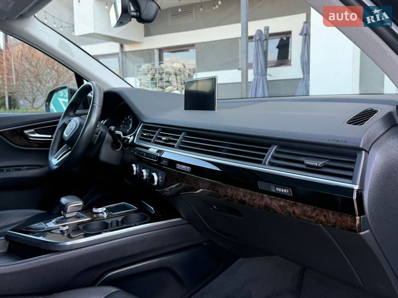 Позашляховик / Кросовер Audi Q7 2018 в Стрию