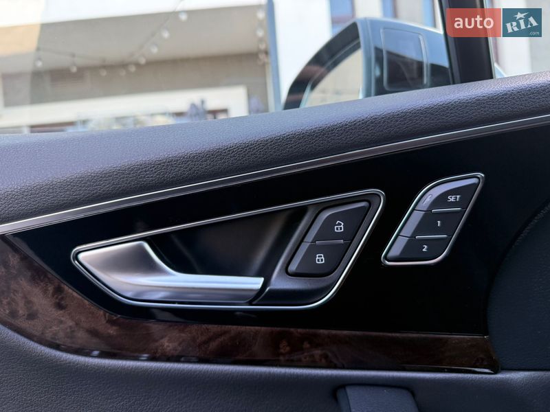 Позашляховик / Кросовер Audi Q7 2018 в Стрию