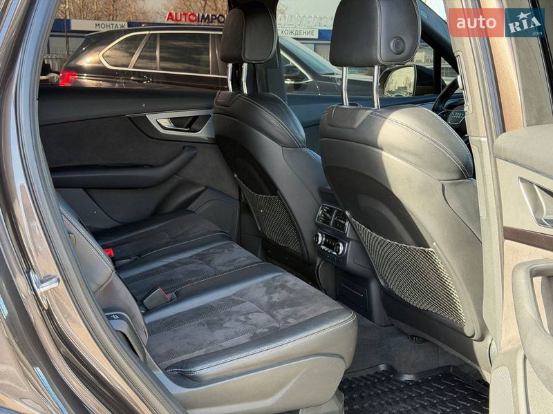 Внедорожник / Кроссовер Audi Q7 2016 в Киеве