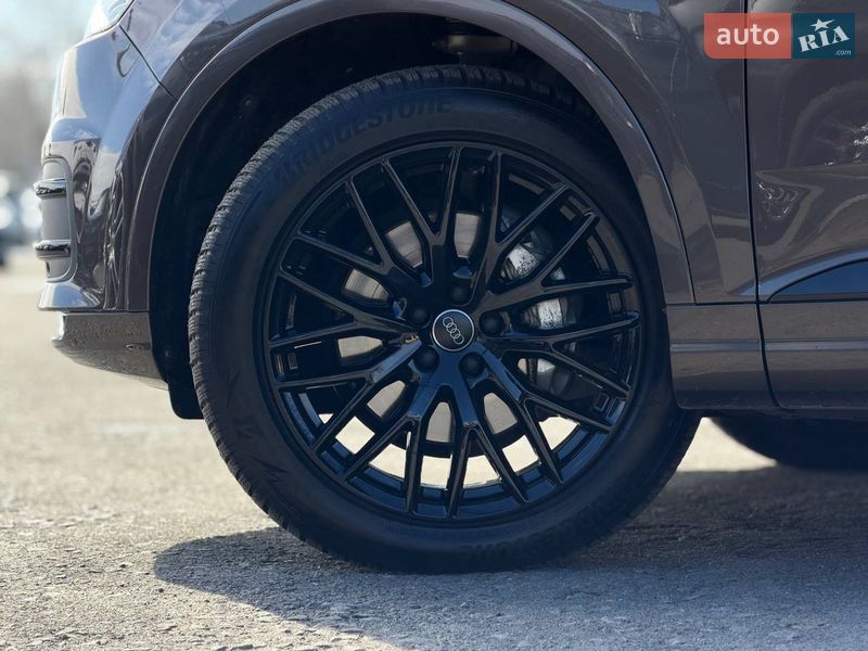 Внедорожник / Кроссовер Audi Q7 2016 в Киеве