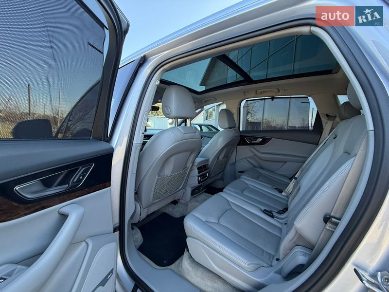 Позашляховик / Кросовер Audi Q7 2016 в Ужгороді