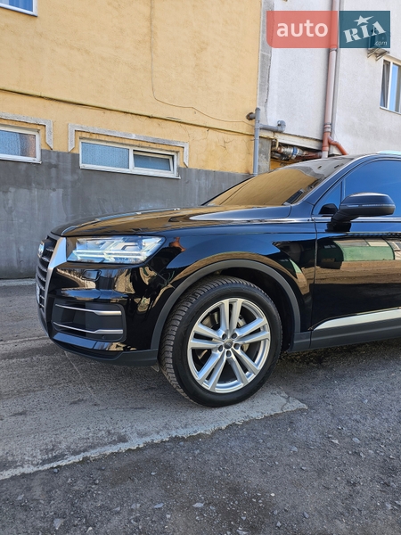 Внедорожник / Кроссовер Audi Q7 2015 в Мукачево
