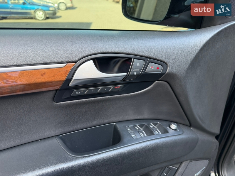 Позашляховик / Кросовер Audi Q7 2014 в Володимирі