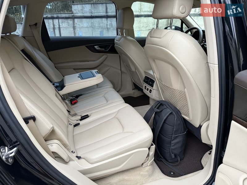 Позашляховик / Кросовер Audi Q7 2015 в Рівному