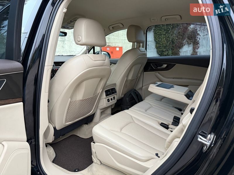 Позашляховик / Кросовер Audi Q7 2015 в Рівному