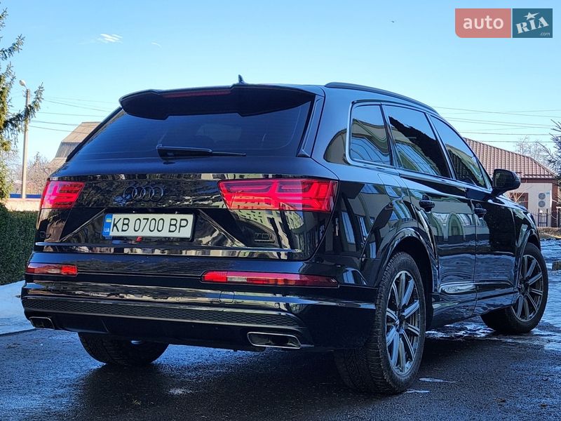 Позашляховик / Кросовер Audi Q7 2017 в Тульчині