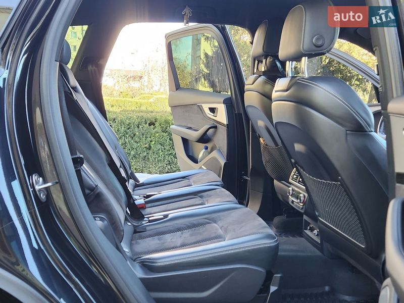 Позашляховик / Кросовер Audi Q7 2017 в Тульчині