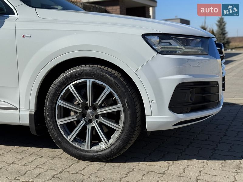 Внедорожник / Кроссовер Audi Q7 2015 в Стрые