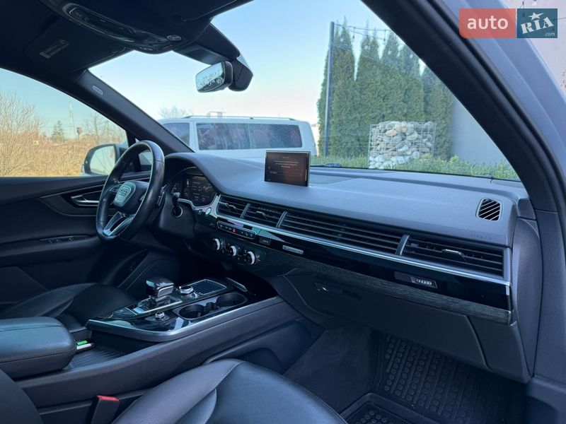 Внедорожник / Кроссовер Audi Q7 2017 в Стрые