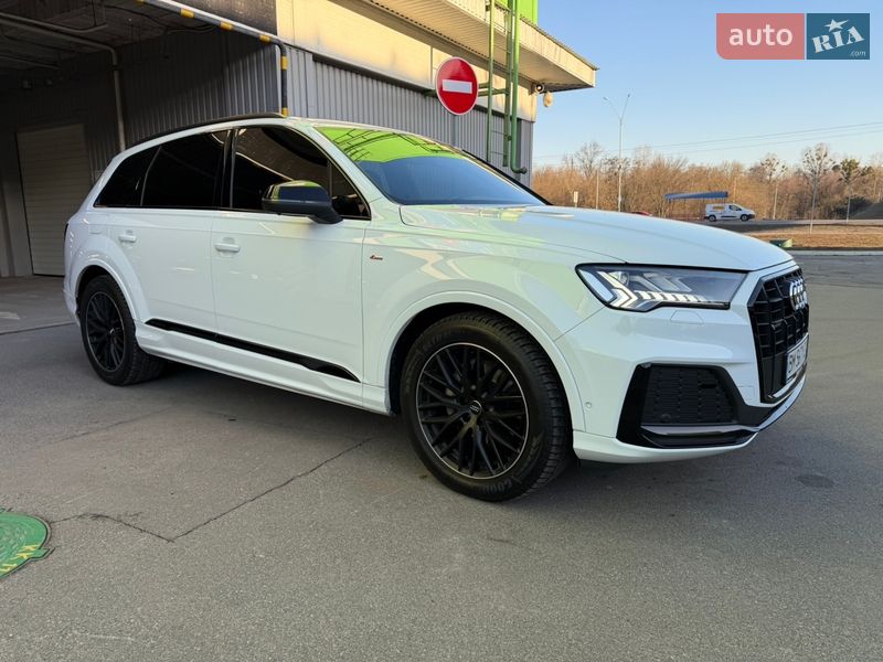 Внедорожник / Кроссовер Audi Q7 2020 в Киеве