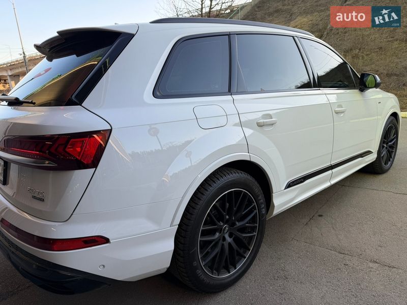 Внедорожник / Кроссовер Audi Q7 2020 в Киеве