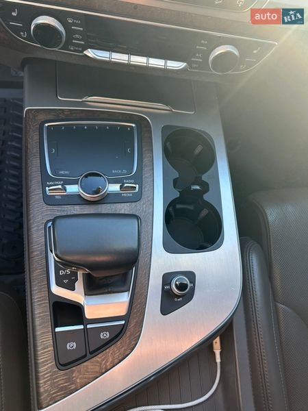 Внедорожник / Кроссовер Audi Q7 2015 в Луцке