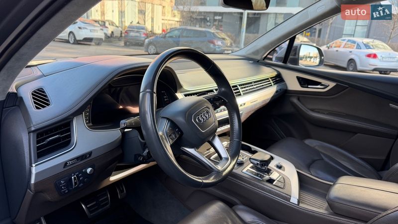 Позашляховик / Кросовер Audi Q7 2016 в Києві