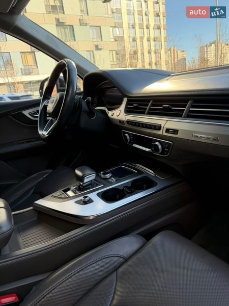 Позашляховик / Кросовер Audi Q7 2016 в Києві