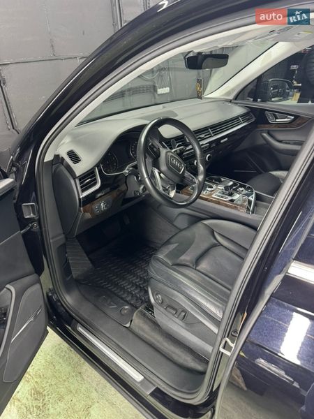 Позашляховик / Кросовер Audi Q7 2018 в Новояворівську