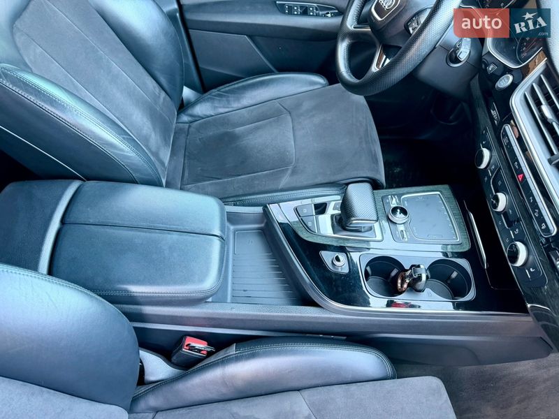 Позашляховик / Кросовер Audi Q7 2015 в Виноградові