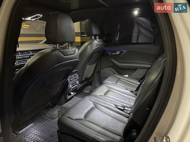 Позашляховик / Кросовер Audi Q7 2015 в Львові