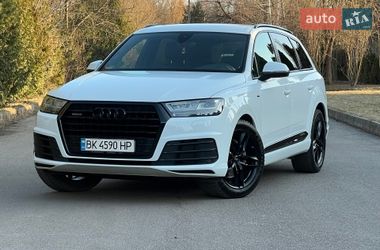 Позашляховик / Кросовер Audi Q7 2017 в Рівному