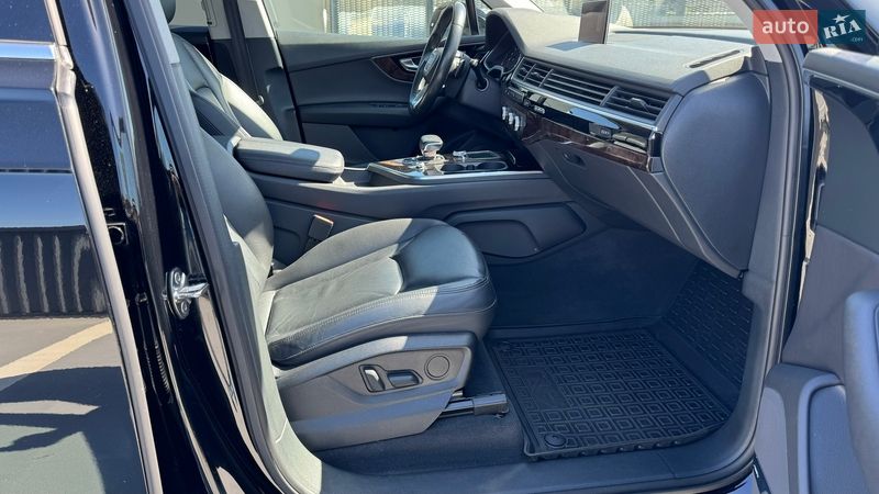 Внедорожник / Кроссовер Audi Q7 2017 в Киеве