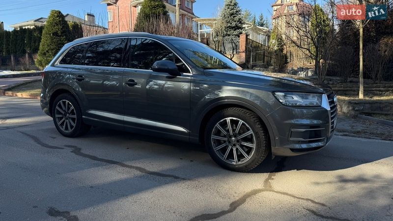 Внедорожник / Кроссовер Audi Q7 2017 в Киеве