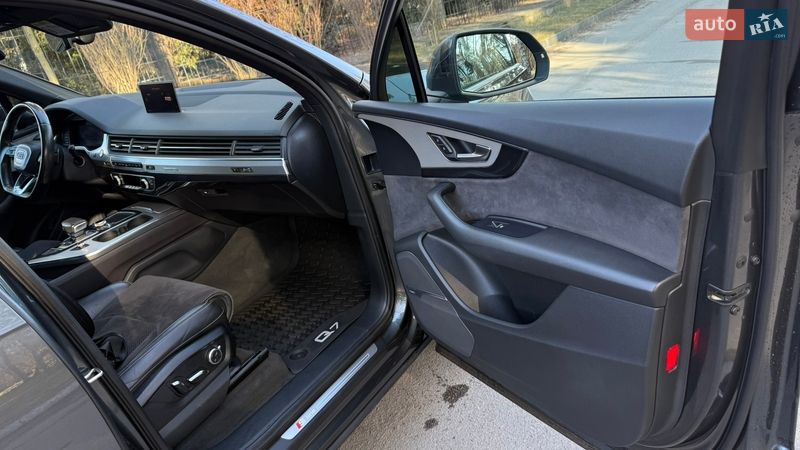 Внедорожник / Кроссовер Audi Q7 2017 в Киеве