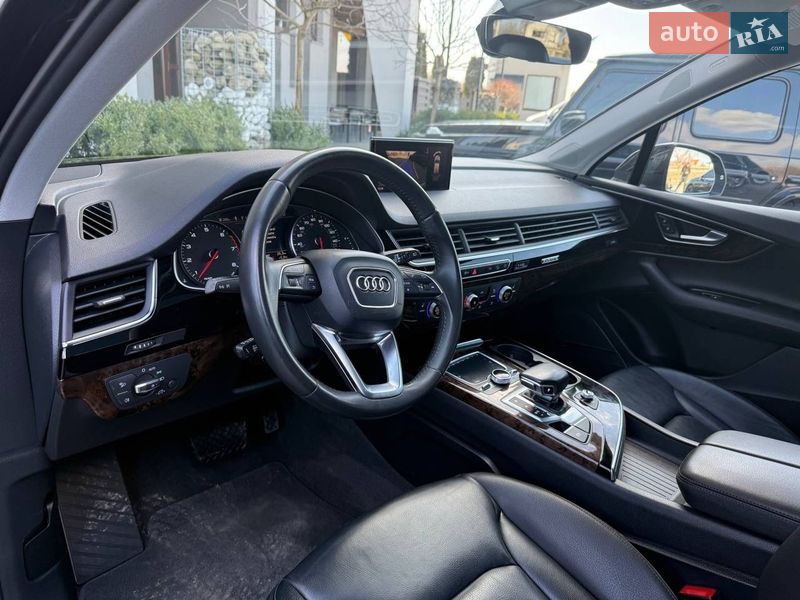 Позашляховик / Кросовер Audi Q7 2018 в Стрию