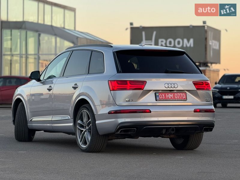 Позашляховик / Кросовер Audi Q7 2017 в Києві