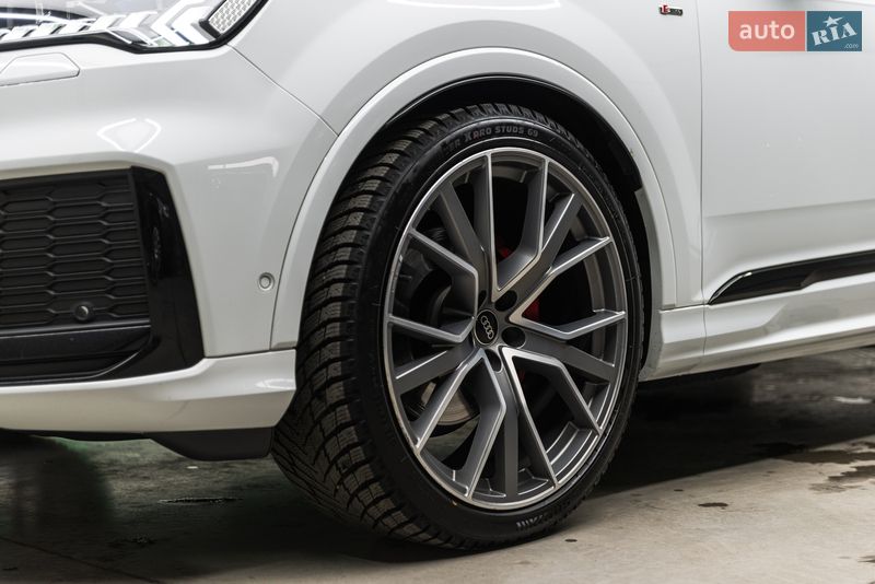 Позашляховик / Кросовер Audi Q7 2021 в Мукачевому