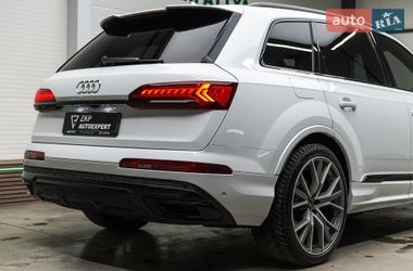 Позашляховик / Кросовер Audi Q7 2021 в Мукачевому