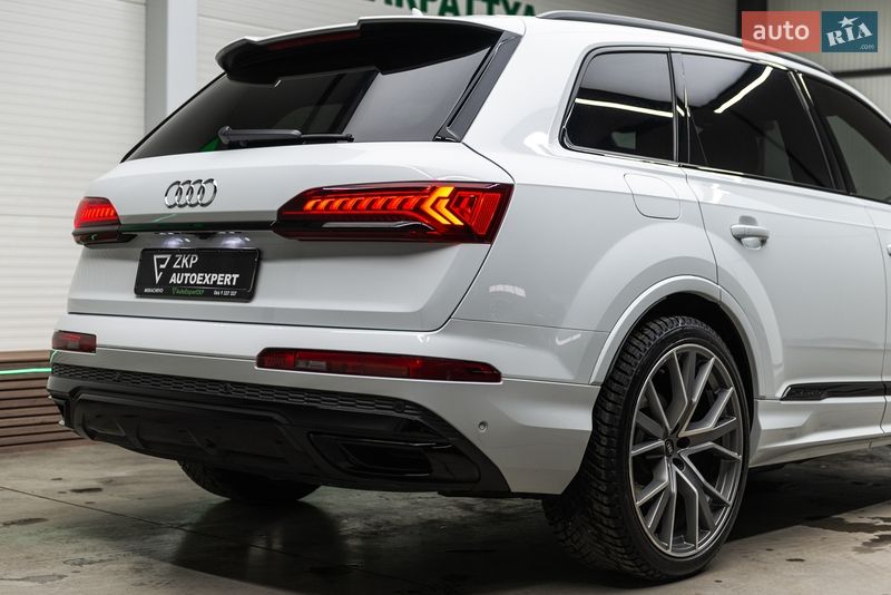 Позашляховик / Кросовер Audi Q7 2021 в Мукачевому