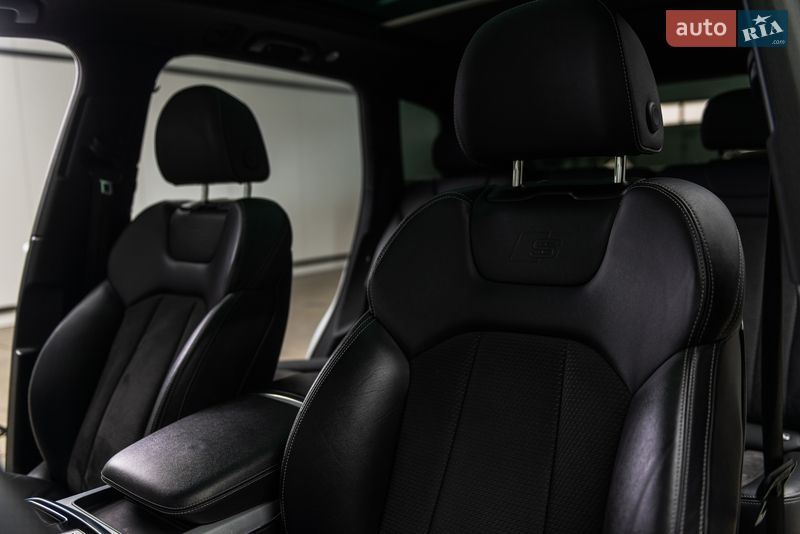 Позашляховик / Кросовер Audi Q7 2021 в Мукачевому