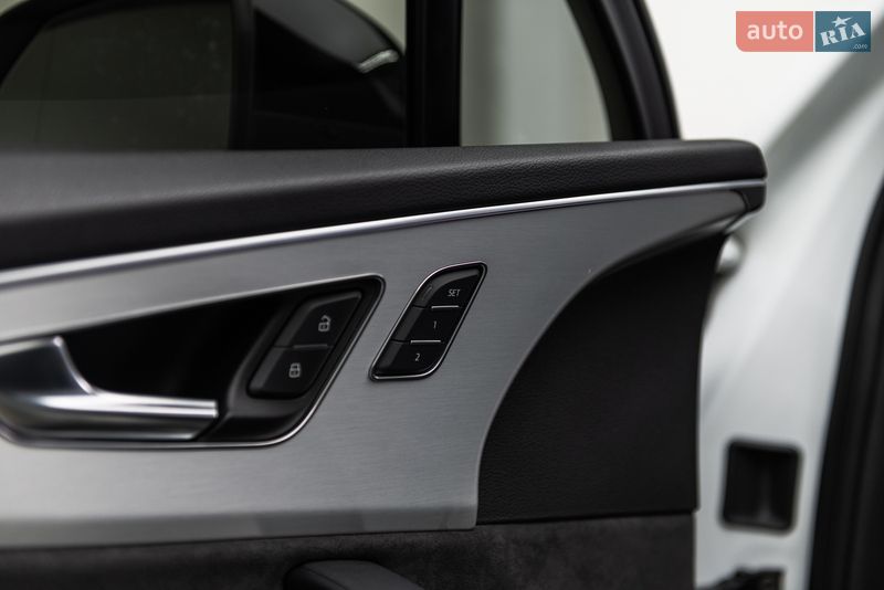 Позашляховик / Кросовер Audi Q7 2021 в Мукачевому