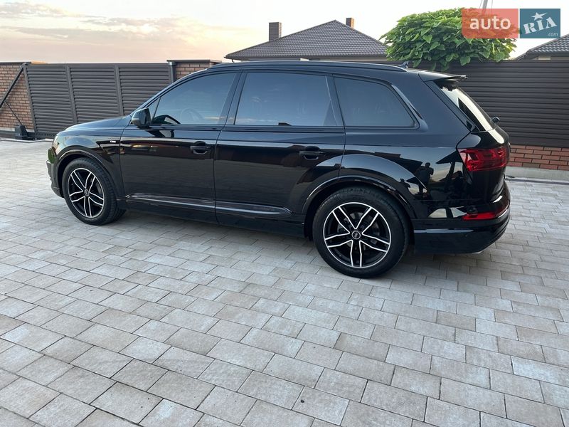 Позашляховик / Кросовер Audi Q7 2016 в Луцьку