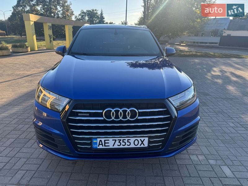 Позашляховик / Кросовер Audi Q7 2016 в Синельниковому